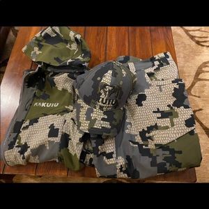 Kuiu Camo jacket, pants and hat